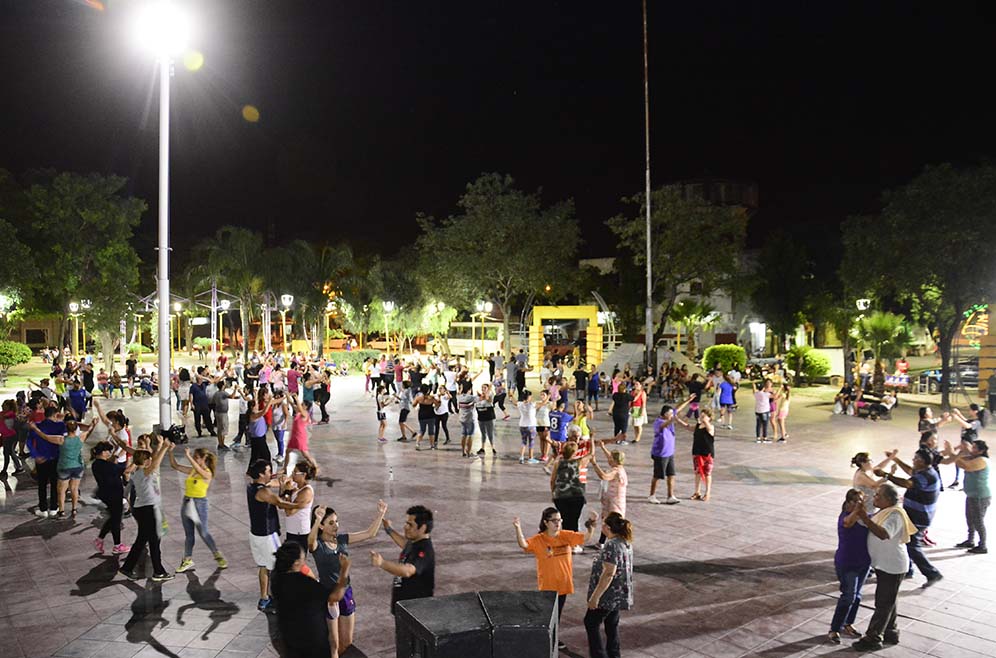 La plaza Belgrano se llena de música y mucho baile