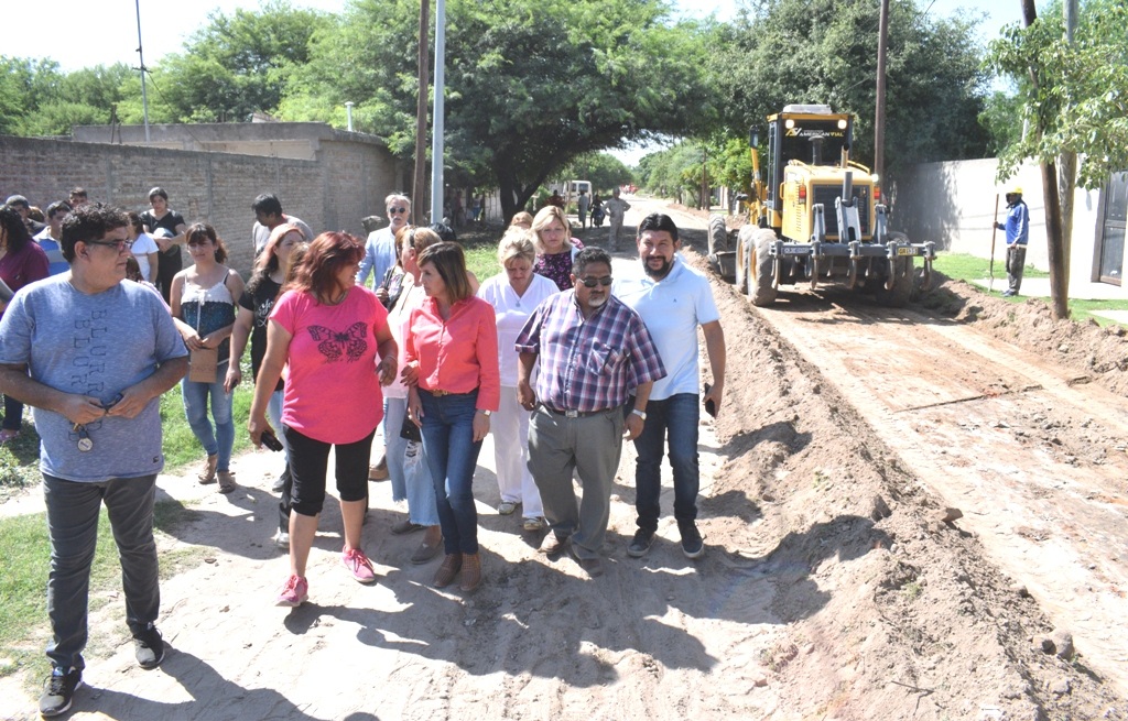 Avanza la pavimentación en el barrio Borges y proyectan nuevas obras para los vecinos Avanza la pavimentación en el barrio Borges y proyectan nuevas obras para los vecinos