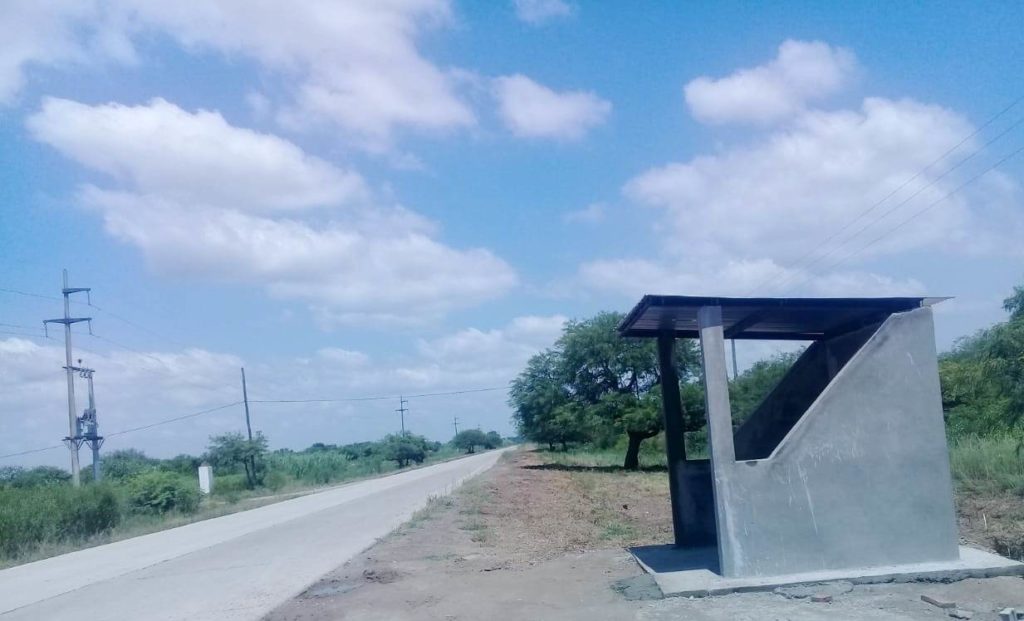 Construyen refugios en las paradas de colectivos a lo largo de la ruta 89