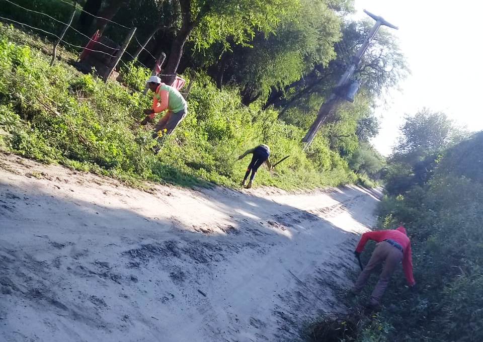 Realizan limpieza y mantenimiento de caminos vecinales en Manogasta Realizan limpieza y mantenimiento de caminos vecinales en Manogasta