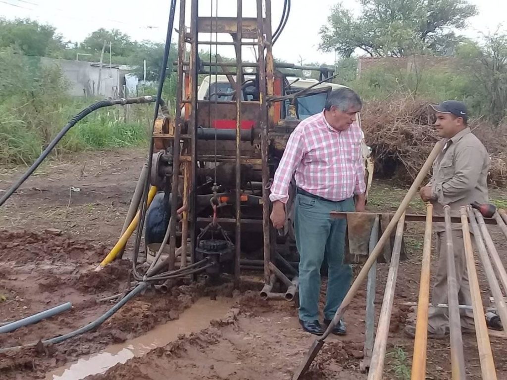 Vecinos de tres barrios se verán beneficiados con la perforación de un pozo de agua