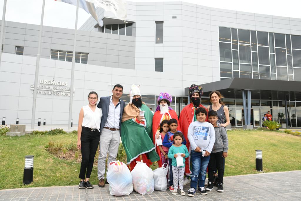 Los Reyes sorprendieron a los niños de Las Termas