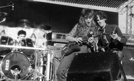 Spinetta eterno: “Apoyamos la libertad, la paz y la vigencia de la democracia”