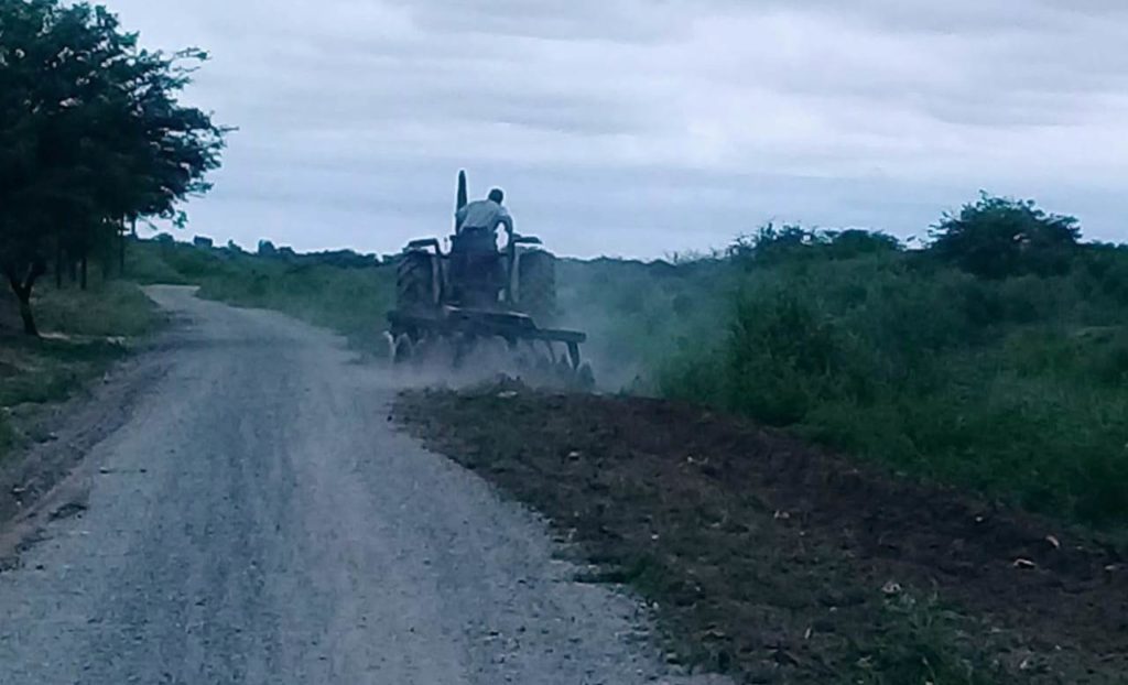 Arreglan caminos rurales de Cañada Escobar Arreglan caminos rurales de Cañada Escobar
