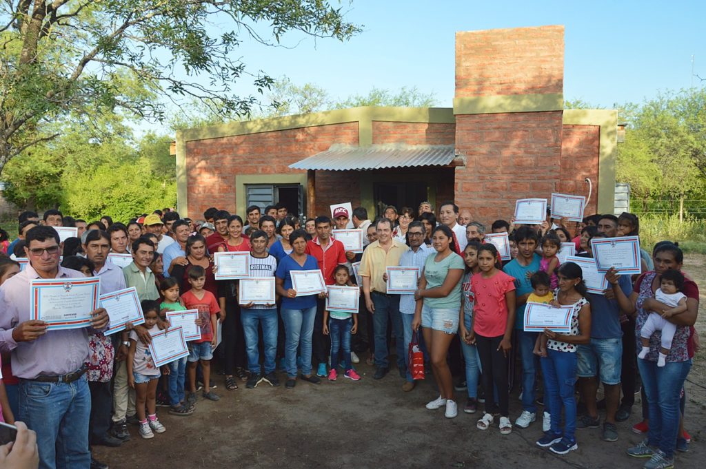 Familias de Santos Lugares recibieron viviendas sociales
