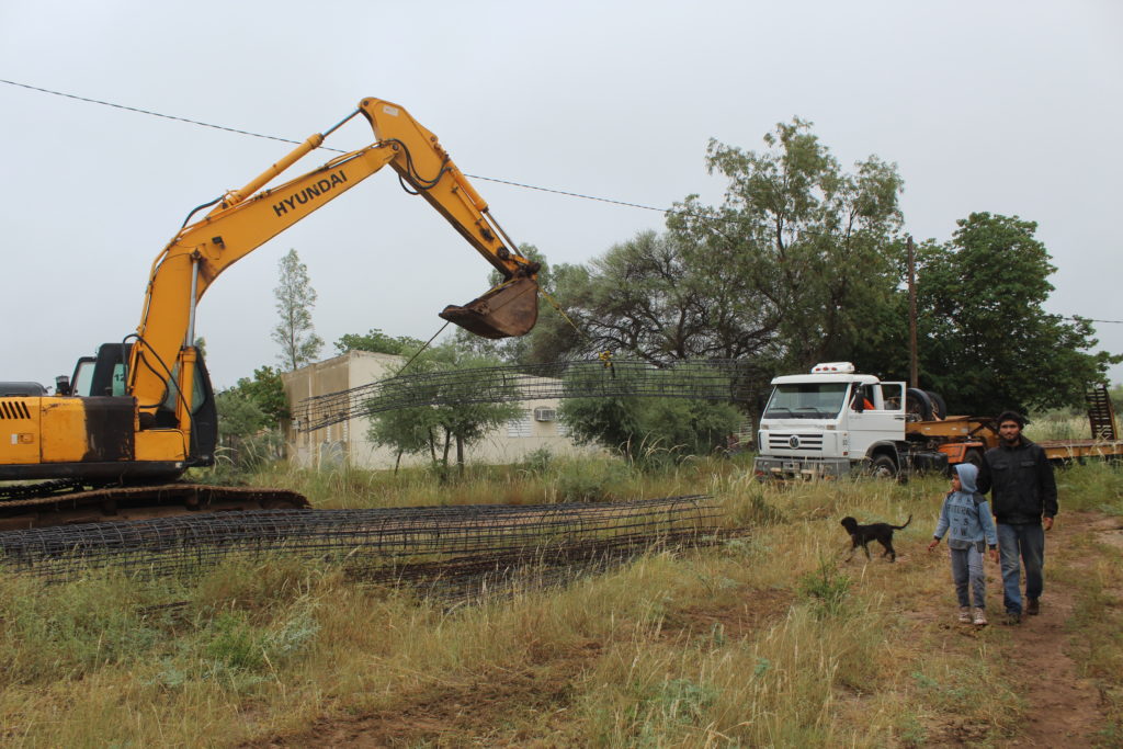 Comenzó la obra de provisión de agua potable para un centenar de familias de dos parajes