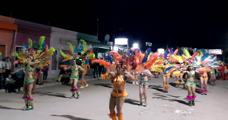 Enorme despliegue de ritmo y color en las calles de Nueva Esperanza