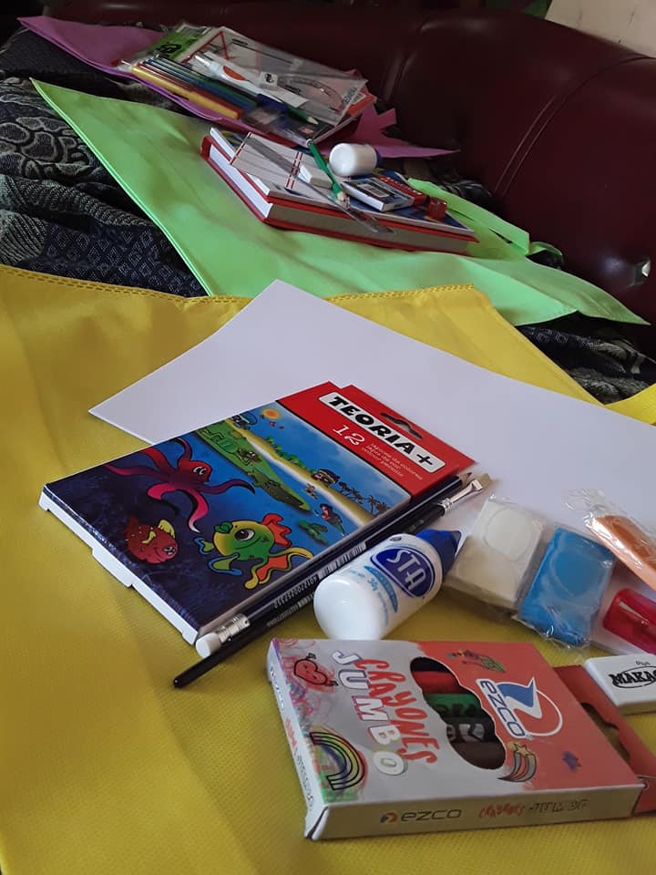 Entregan kits escolares a estudiantes de Manogasta en el ciclo lectivo 2020