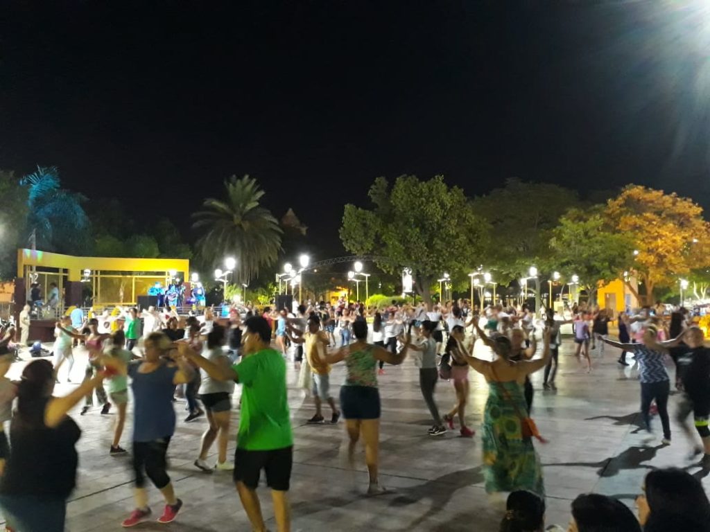 Invitan a participar de un taller de danzas folclóricas en la Plaza Belgrano
