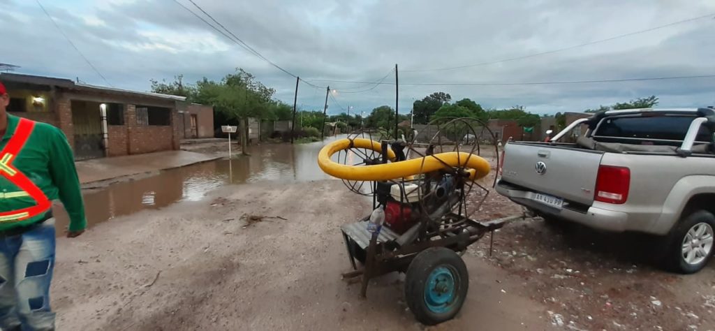 Tras la intensa lluvia, hubo un amplio despliegue en La Banda
