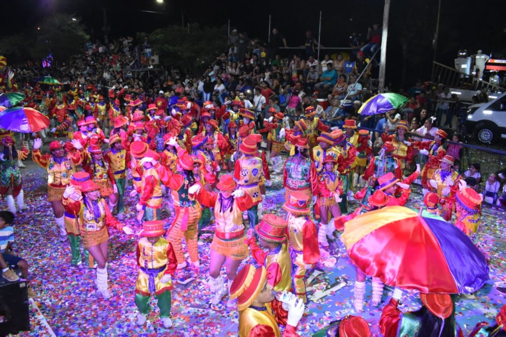 Brillo y color en la apertura del Corso Municipal 2020
