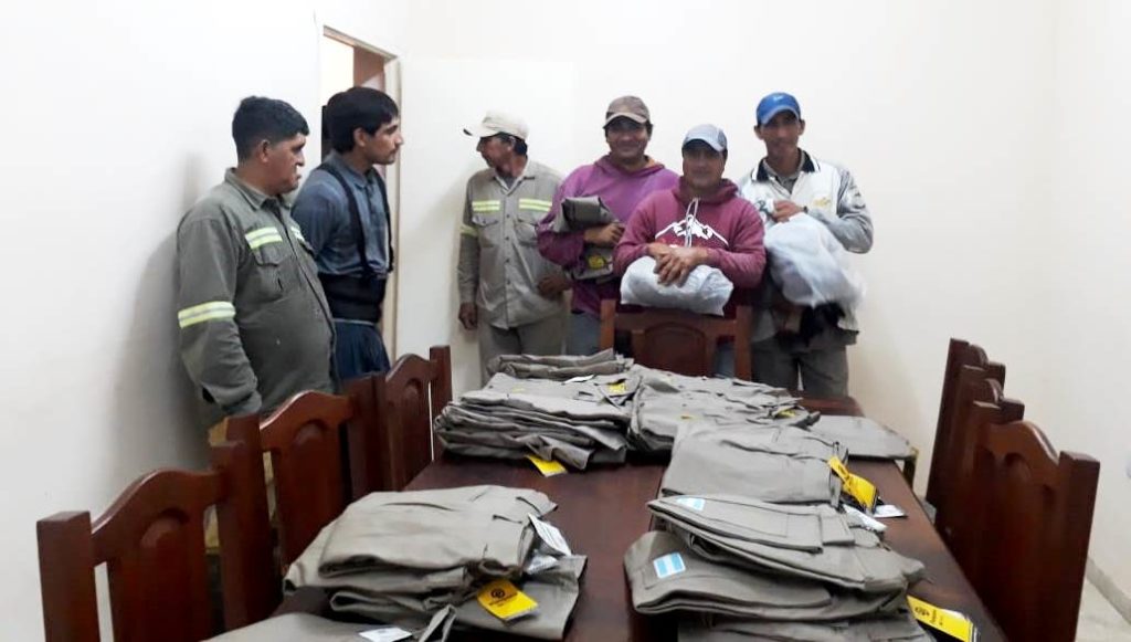 Entregan ropa de trabajo a obreros y empleados municipales de Villa Zanjón