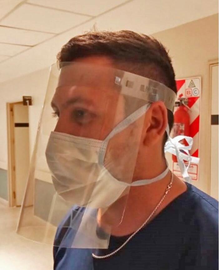 Santiagueños diseñan máscaras protectoras para trabajadores de la salud