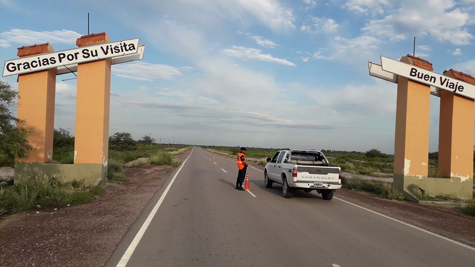 Calles totalmente vacías por la cuarentena obligatoria en Colonia El Simbolar