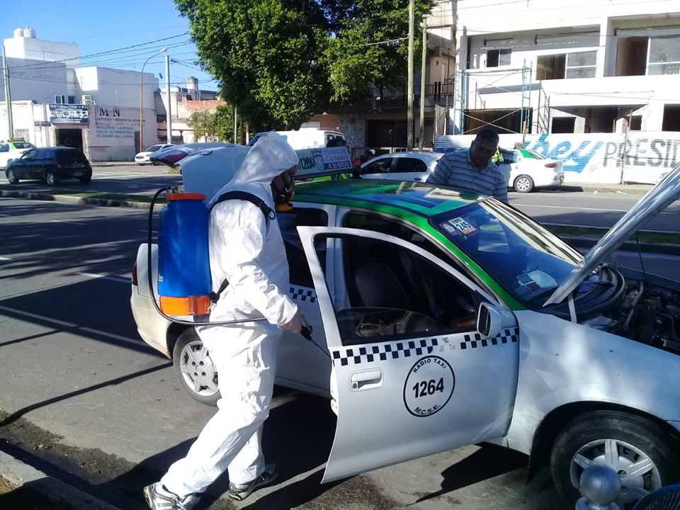 Fumigan taxis en Santiago y extreman medidas de prevención Fumigan taxis en Santiago y extreman medidas de prevención