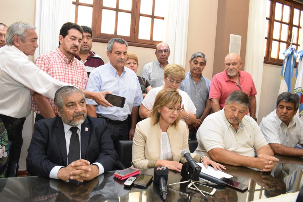 Fuentes anunció el aumento de 45% al sueldo básico de los municipales capitalinos
