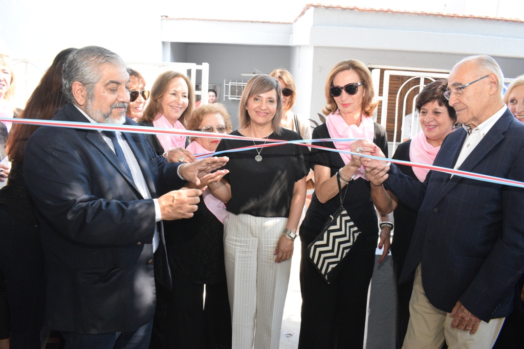 Fuentes inauguró la sede de la Fundación de la Mujer de ayuda a personas con cáncer