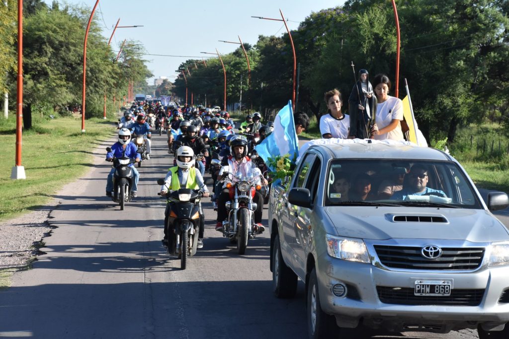 La fe por Mama Antula convocó a cientos de personas este domingo