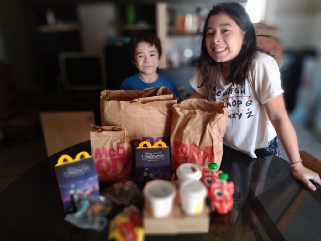 Una bandeña imitó un almuerzo de McDonald’s y la empresa le envió un gran regalo