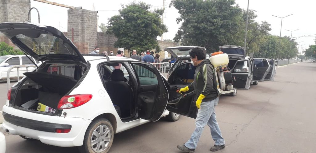 Unos 300 taxis y radiotaxis fueron desinfectados antes de volver a circular