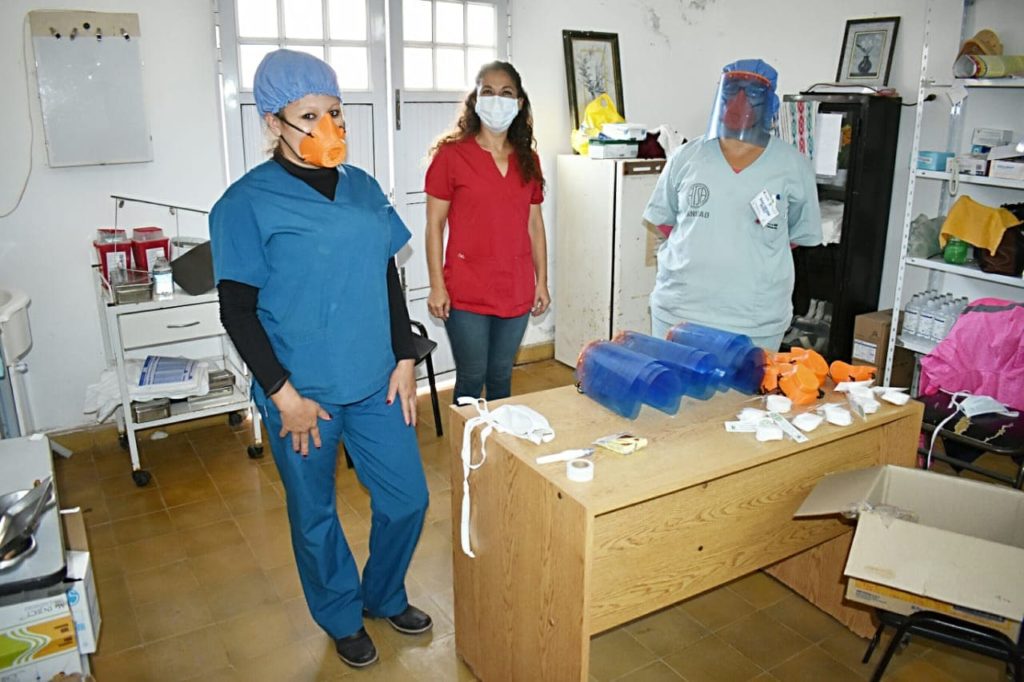 Colegios de Campo Gallo y Santos Lugares donaron máscaras y barbijos para el hospital de Tintina