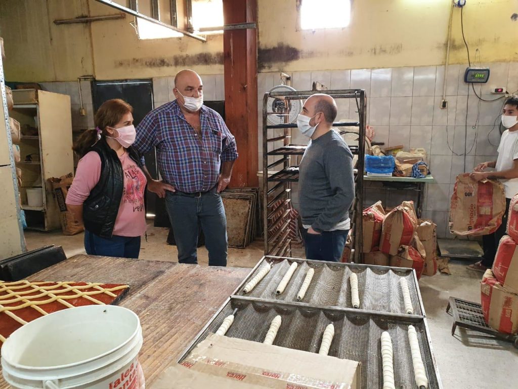 Una bandeño dona todos los días 50 kilos de pan a comedores y merenderos Una bandeño dona todos los días 50 kilos de pan a comedores y merenderos