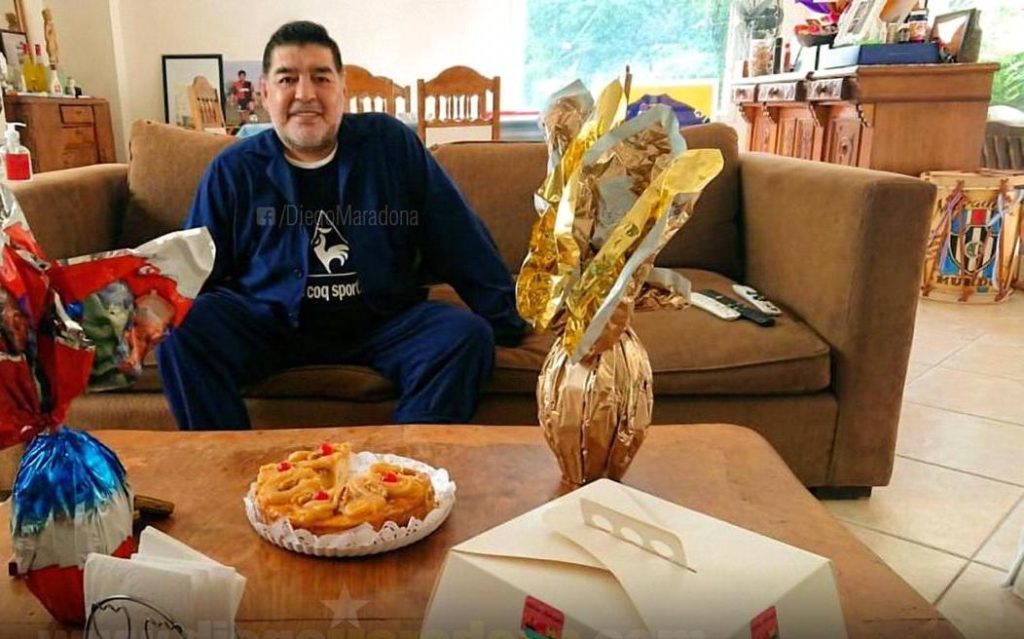 Un bombo leguero del “Indio” Froilán decora la casa de Maradona Un bombo leguero del “Indio” Froilán decora la casa de Maradona