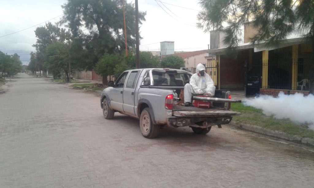 Fumigación intensiva en los barrios de Clodomira Fumigación intensiva en los barrios de Clodomira
