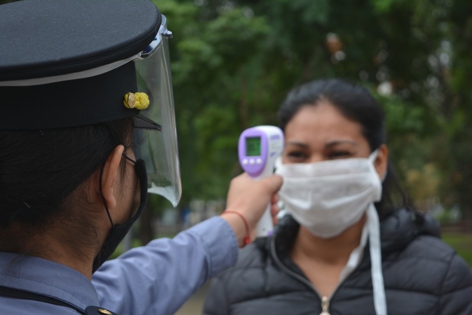 La provincia adquirió 300 termómetros para detectar personas sintomáticas