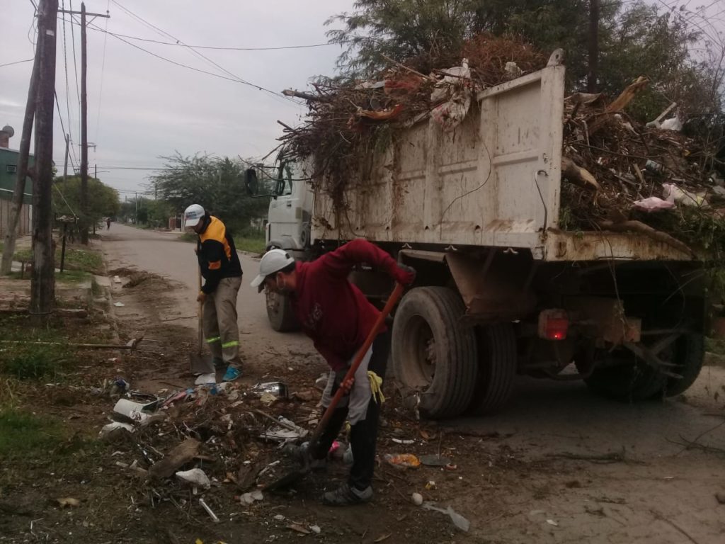 Continúan los operativos de limpieza y ordenamiento en los barrios de Clodomira