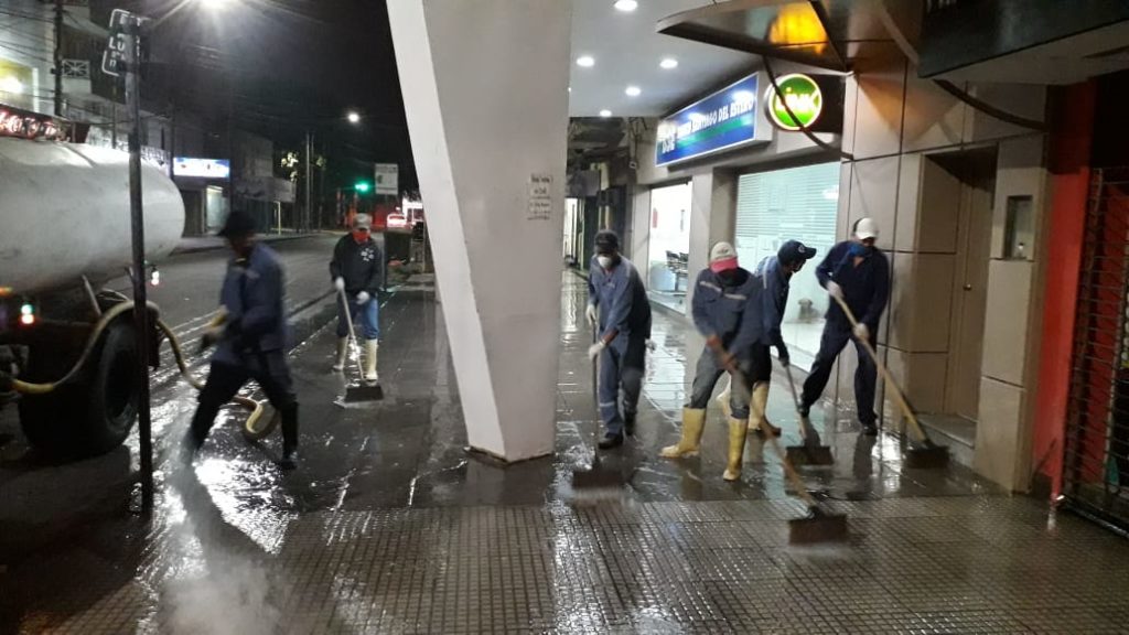 Desinfectaron las veredas y calles céntricas de La Banda