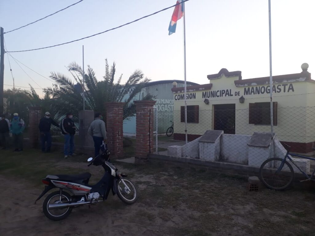 Entregan material didáctico para los alumnos del departamento Silípica