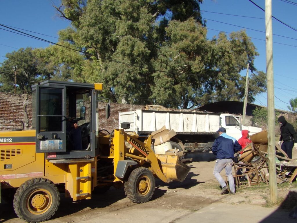 “Tu patio limpio” llegó al barrio Central Argentino