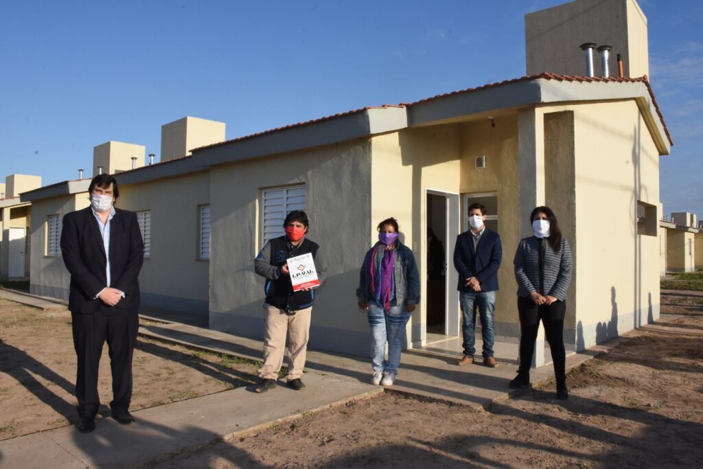 Más de 100 familias accedieron a las viviendas del barrio Santa Lucía