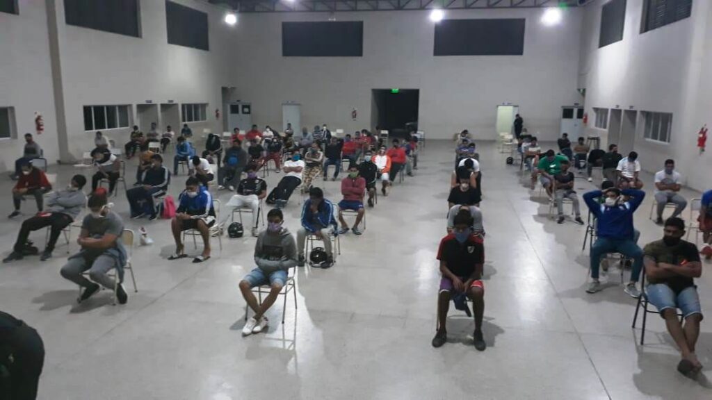 Domingo agitado con más de 400 detenidos por violar la cuarentena