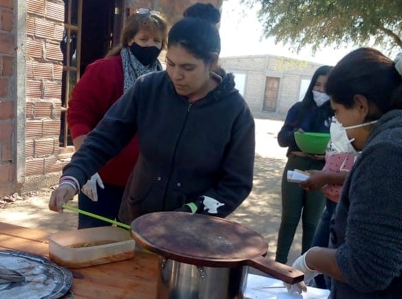 Villa Mailín: Entregaron más de 200 raciones en una olla popular