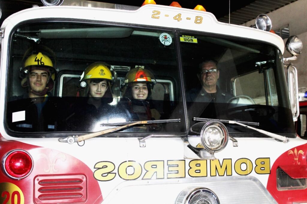 Padre y héroe: tiene 10 hijos y tres siguen sus pasos como bombero voluntario