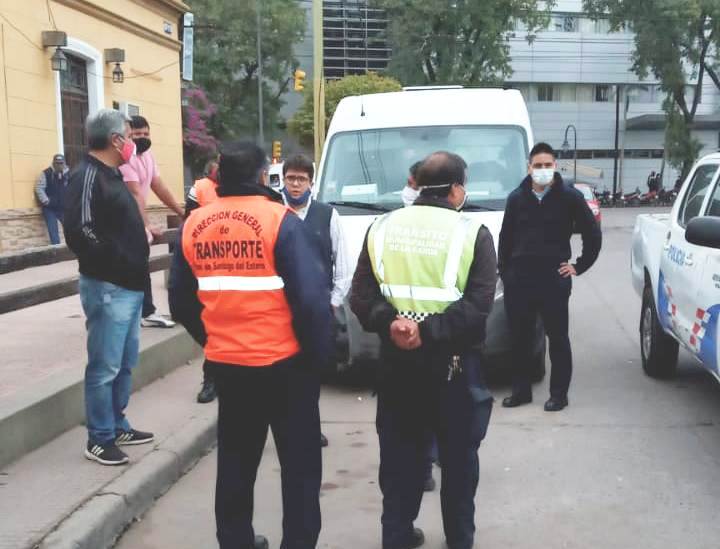 Detienen a una combi sin permisos que trasladaba pasajeros a Figueroa