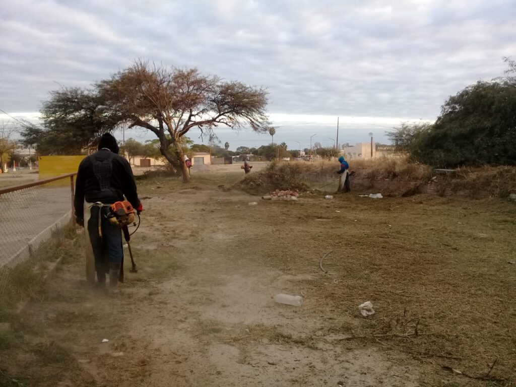 Clodomira: Ejecutaron tareas de limpieza y desmalezamiento en el predio del ex ferrocarril