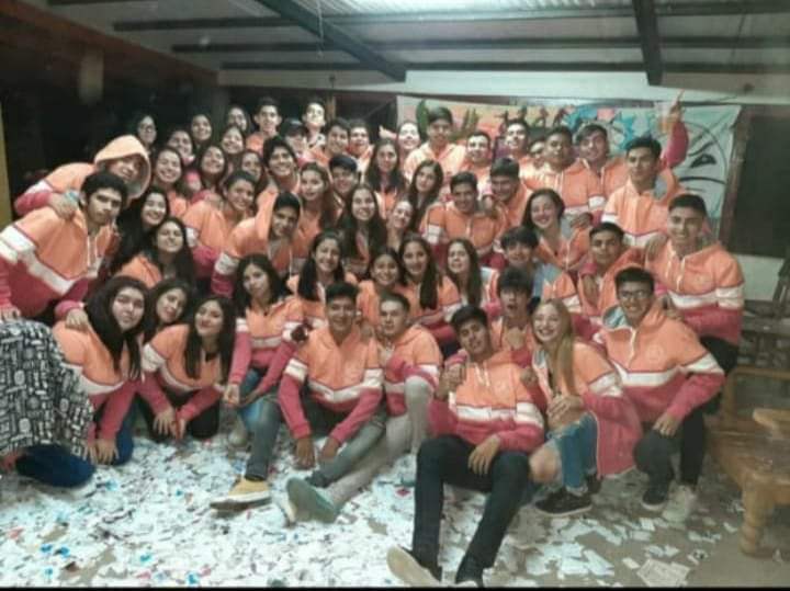 Quimilí: jóvenes presentaron  sus camperas sin respetar los protocolos de seguridad
