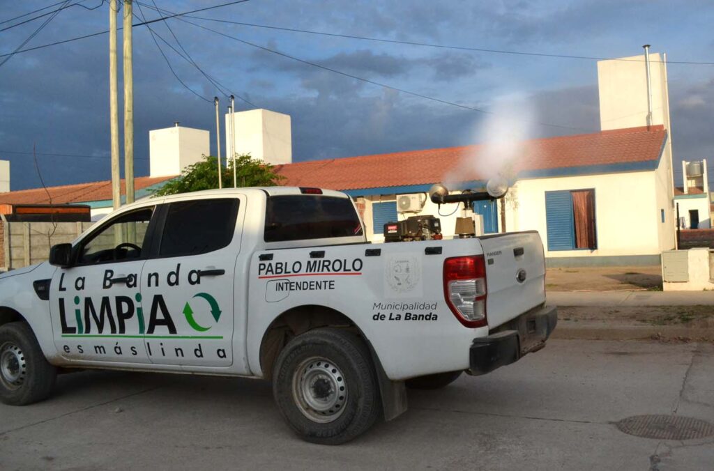 Continúan las fumigaciones contra el dengue en los barrios bandeños