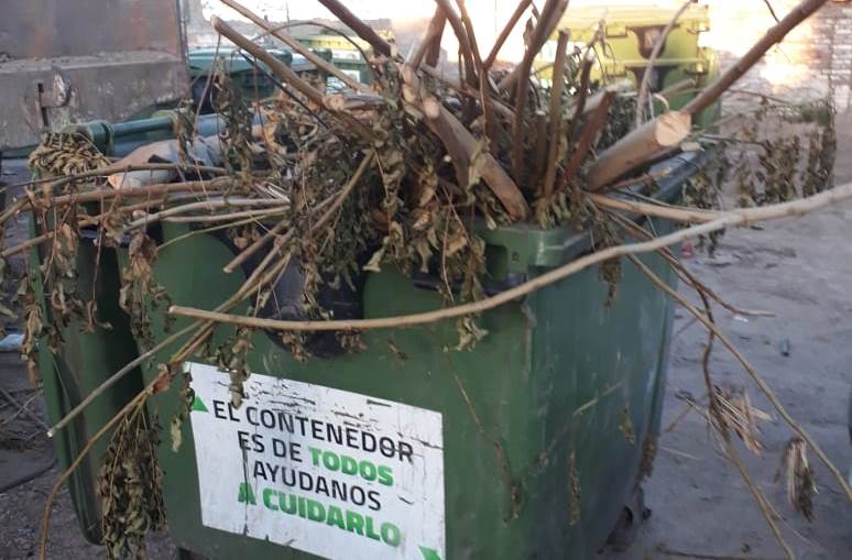 Por el mal uso de los vecinos decenas de contenedores de residuos quedan inutilizados