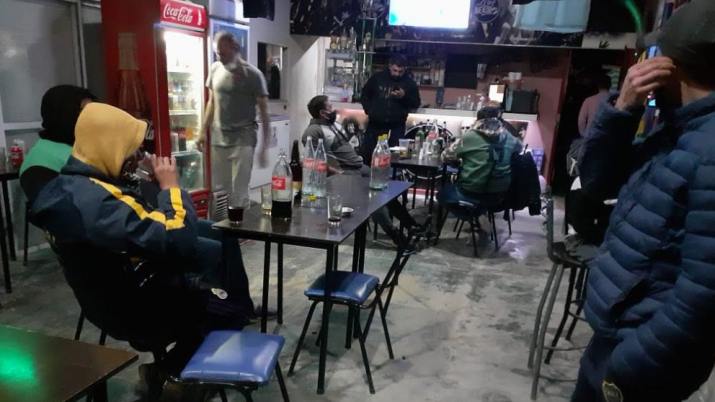 Los Telares: 15 detenidos en un bar por reunirse fuera del horario permitido