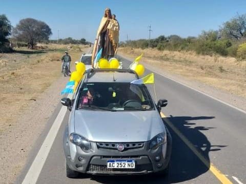 Ni la pandemia pudo evitar que la Virgen recorra las calles de Quebracho Coto Ni la pandemia pudo evitar que la Virgen recorra las calles de Quebracho Coto