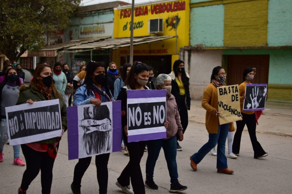 Quimilí: decenas de mujeres volvieron a marchar contra la violencia de género