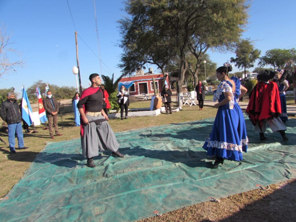 Colonia El Simbolar honró a los héroes de la Independencia