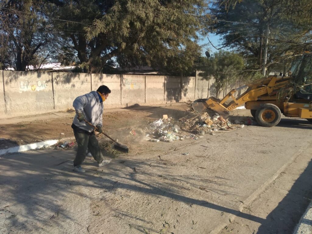 Continúan los operativos de limpieza en los barrios de Clodomira