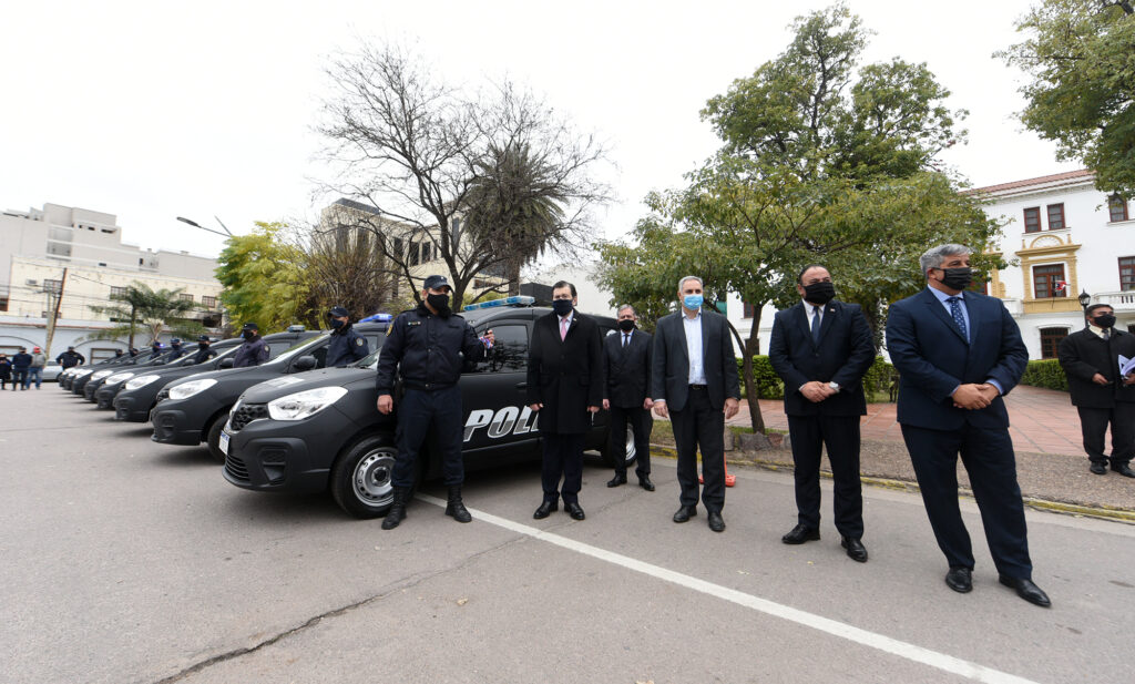 La Policía sumó 20 móviles para reforzar la vigilancia durante la pandemia La Policía sumó 20 móviles para reforzar la vigilancia durante la pandemia