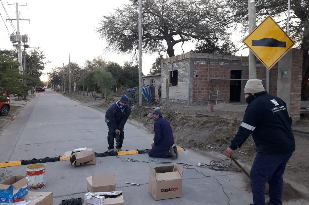 Colocaron reductores de velocidad en barrios capitalinos Colocaron reductores de velocidad en barrios capitalinos