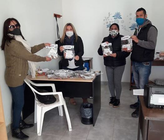 Familias de Colonia Dora recibieron semillas para crear huertas en sus casas Familias de Colonia Dora recibieron semillas para crear huertas en sus casas